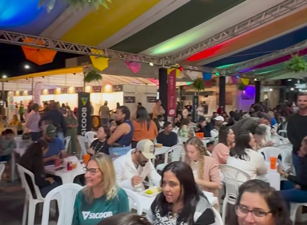 Foto da notícia: Primeiro dia do Festival Sabores e Canções atrai grande público em Boa Esperança