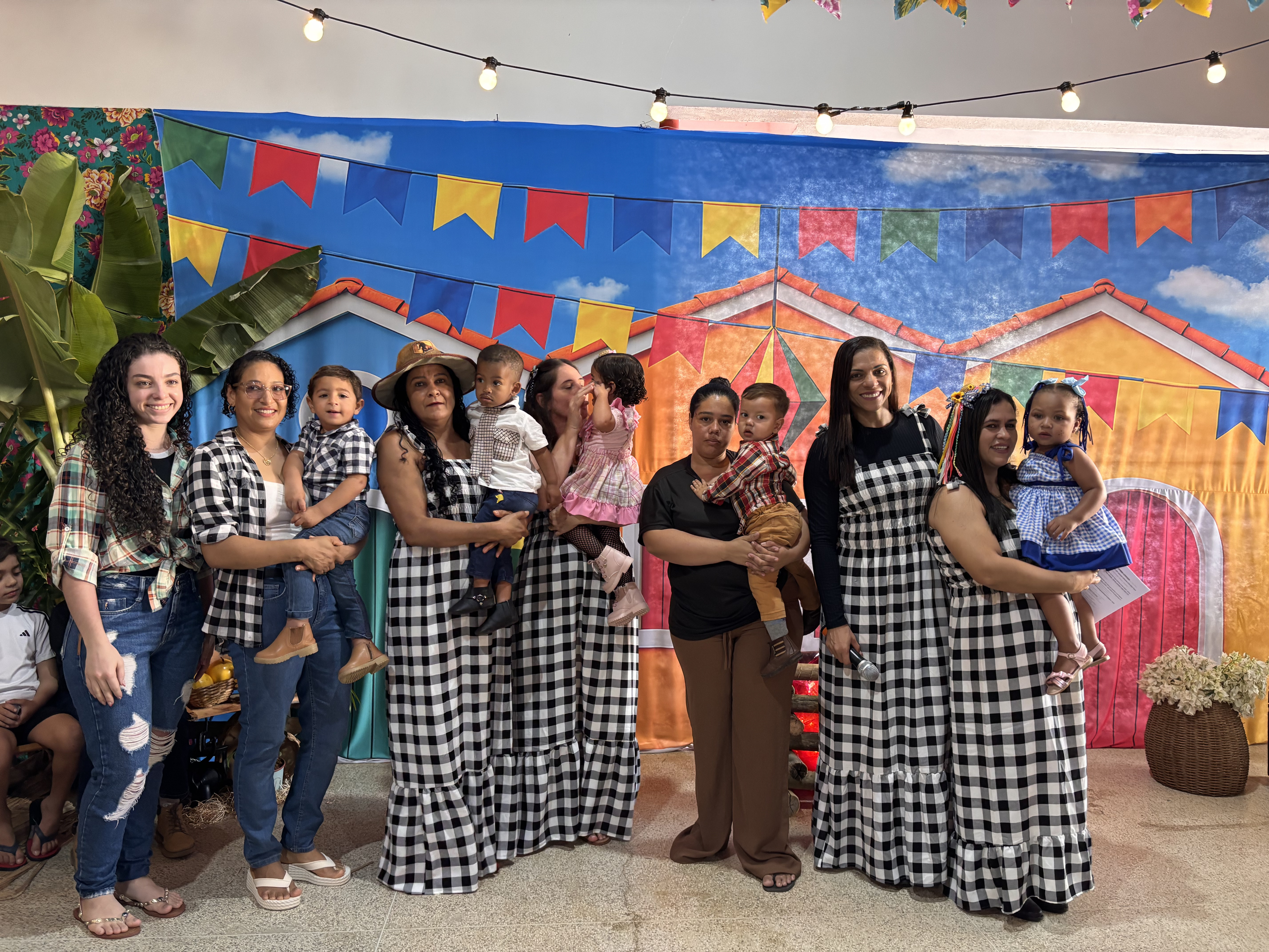 Foto da notícia: Festa Junina da Escola Criança Feliz abre as comemorações do mês de junho com tradição, alegria e participação das famílias