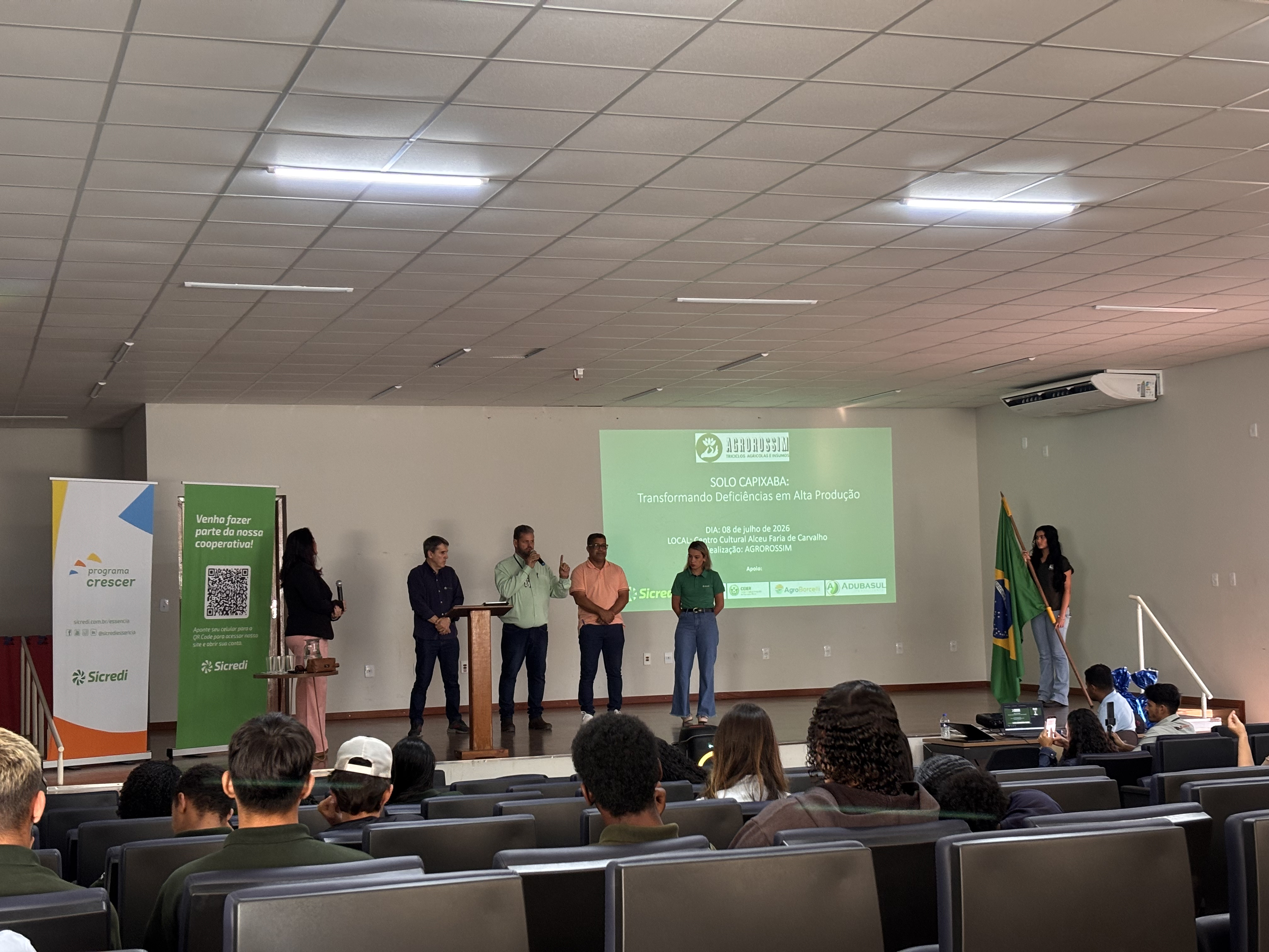 Foto da notícia: Palestra sobre manejo e fertilidade do solo reúne produtores e especialistas em Boa Esperança