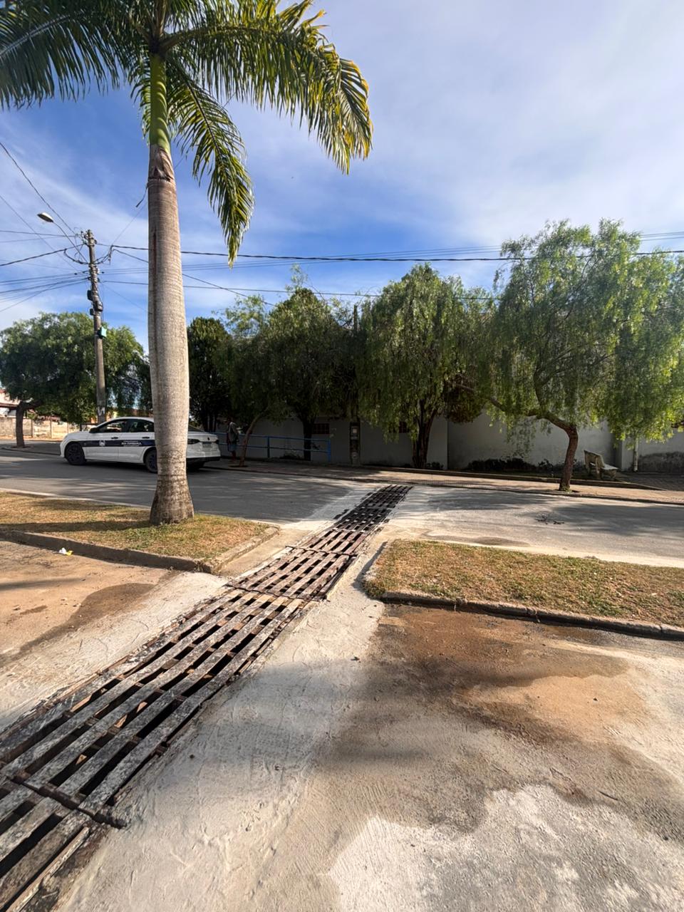 NOTÍCIA: Prefeitura Realiza Adequação de Bueiros na Avenida Tancredo Neves e Melhora Segurança Viária em Sobradinho