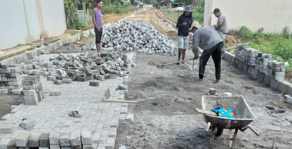 Prefeitura Realiza Calçamento Rural de Rua em Sobradinho