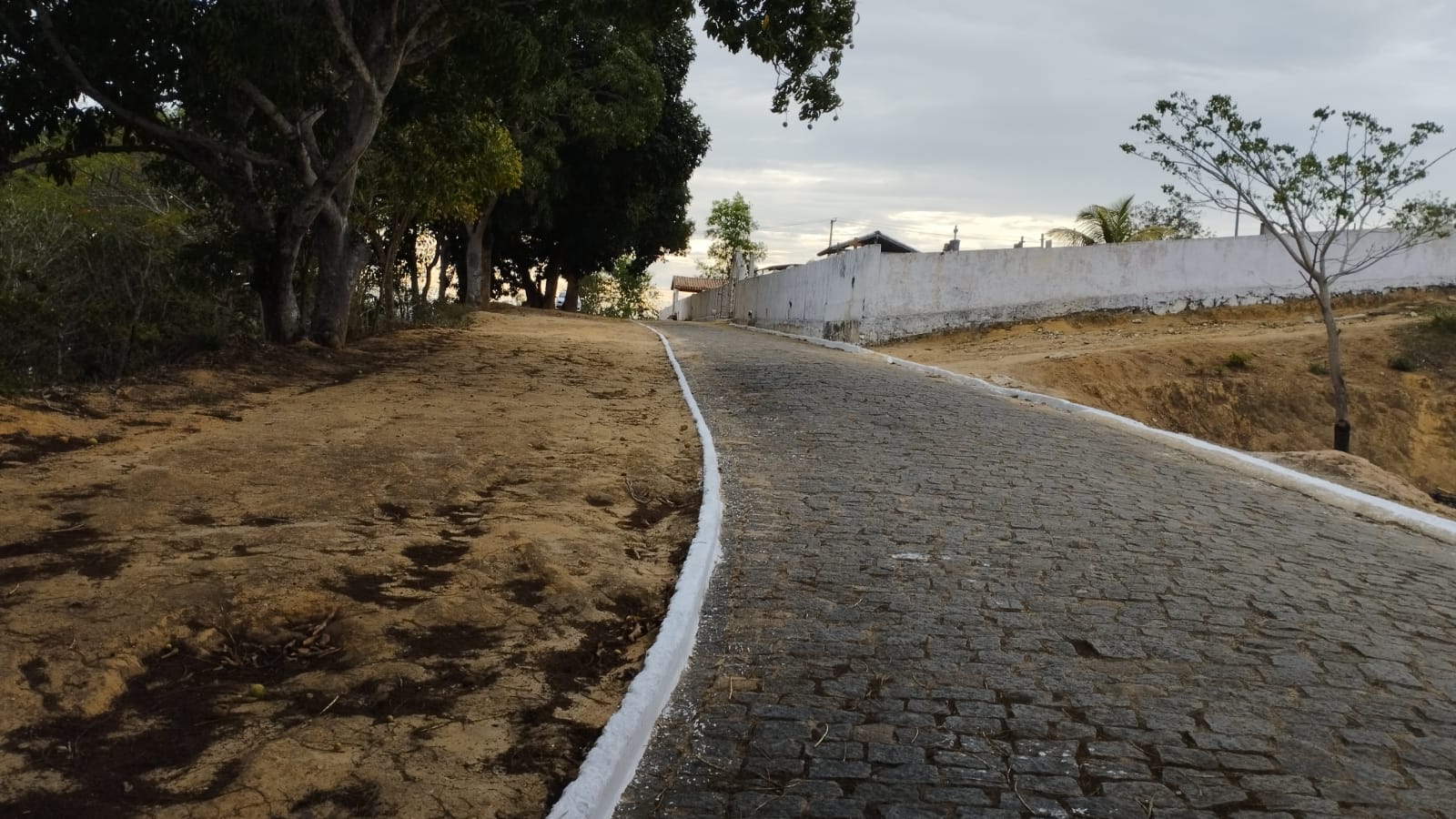 NOTÍCIA: Prefeitura Realiza Limpeza de Cemitérios do Município 
