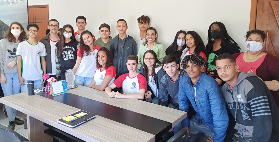 Alunos da Escola CEIER Visitam Prefeitura Municipal de Boa Esperança