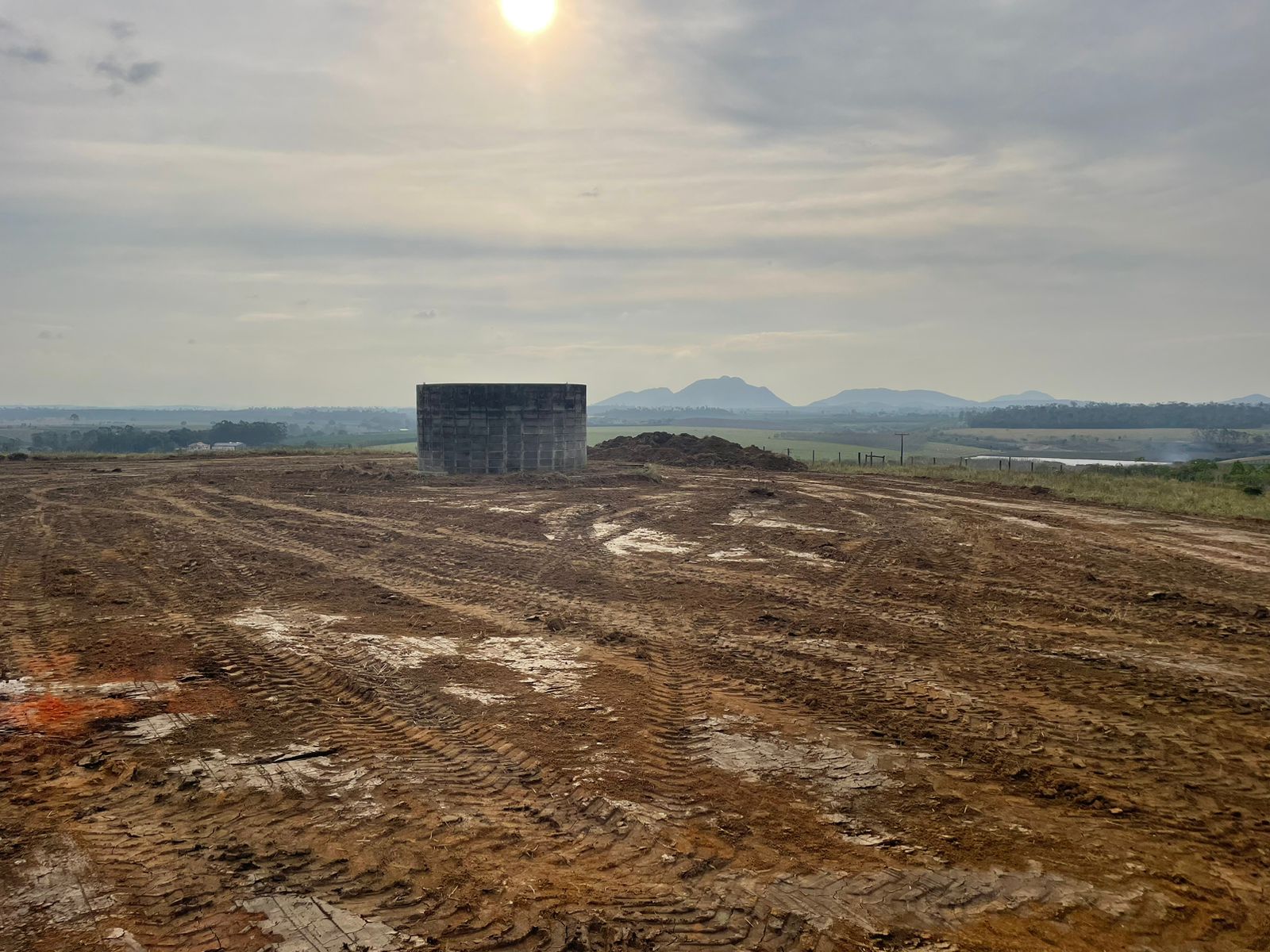 Prefeitura Realiza Limpeza e Terraplanagem para Implantação do Novo Sistema de Tratamento de Água em Santo Antônio