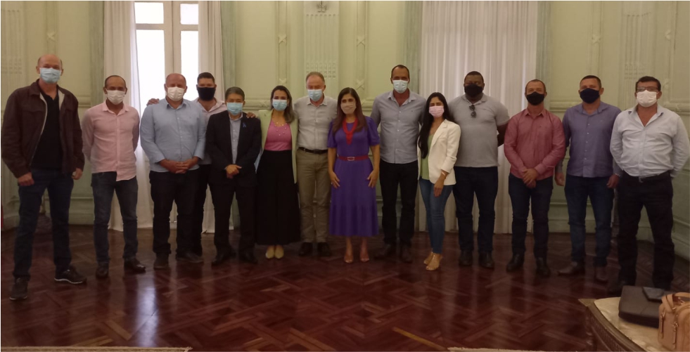 Prefeita Fernanda e comitiva de vereadores visitam Governador Casagrande para apresentar demandas de Boa Esperança 