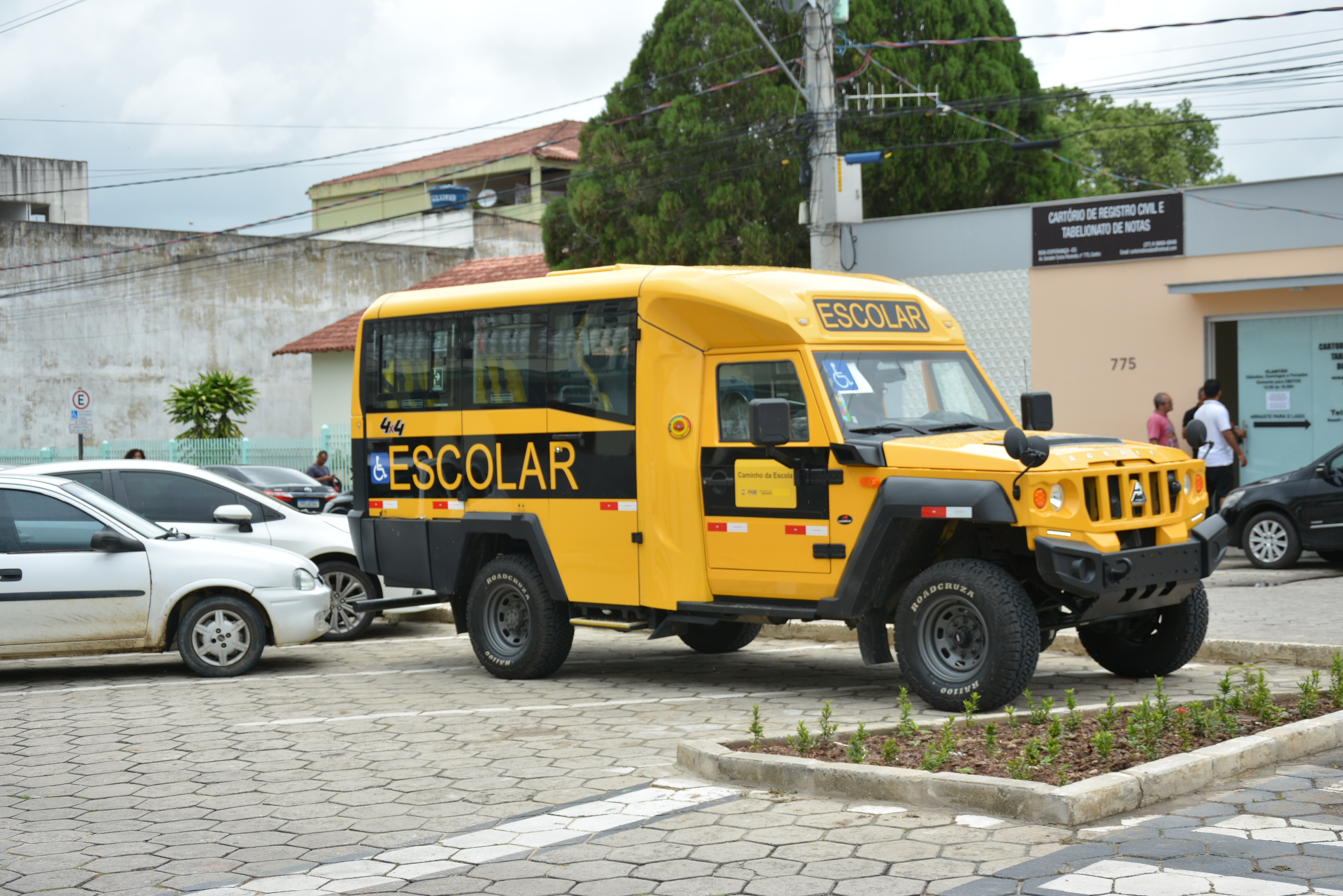 Ônibus escolar quebra a caminho da escola e pais de alunos